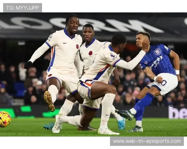 切尔西传球日：风雨无阻，球队仍然保持高精度传球训练